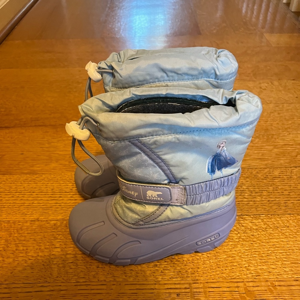 USED. Toddler sorel Elsa snow boots.